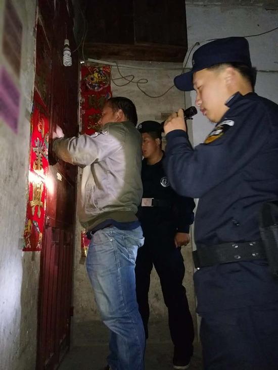 宁波粗心妈妈误将幼女锁家中 