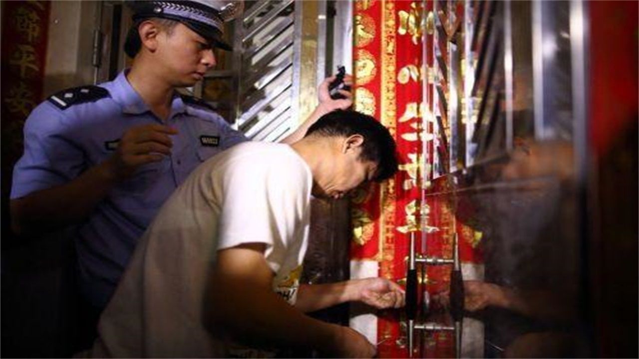 宁波请开锁师傅开了锁后，师傅